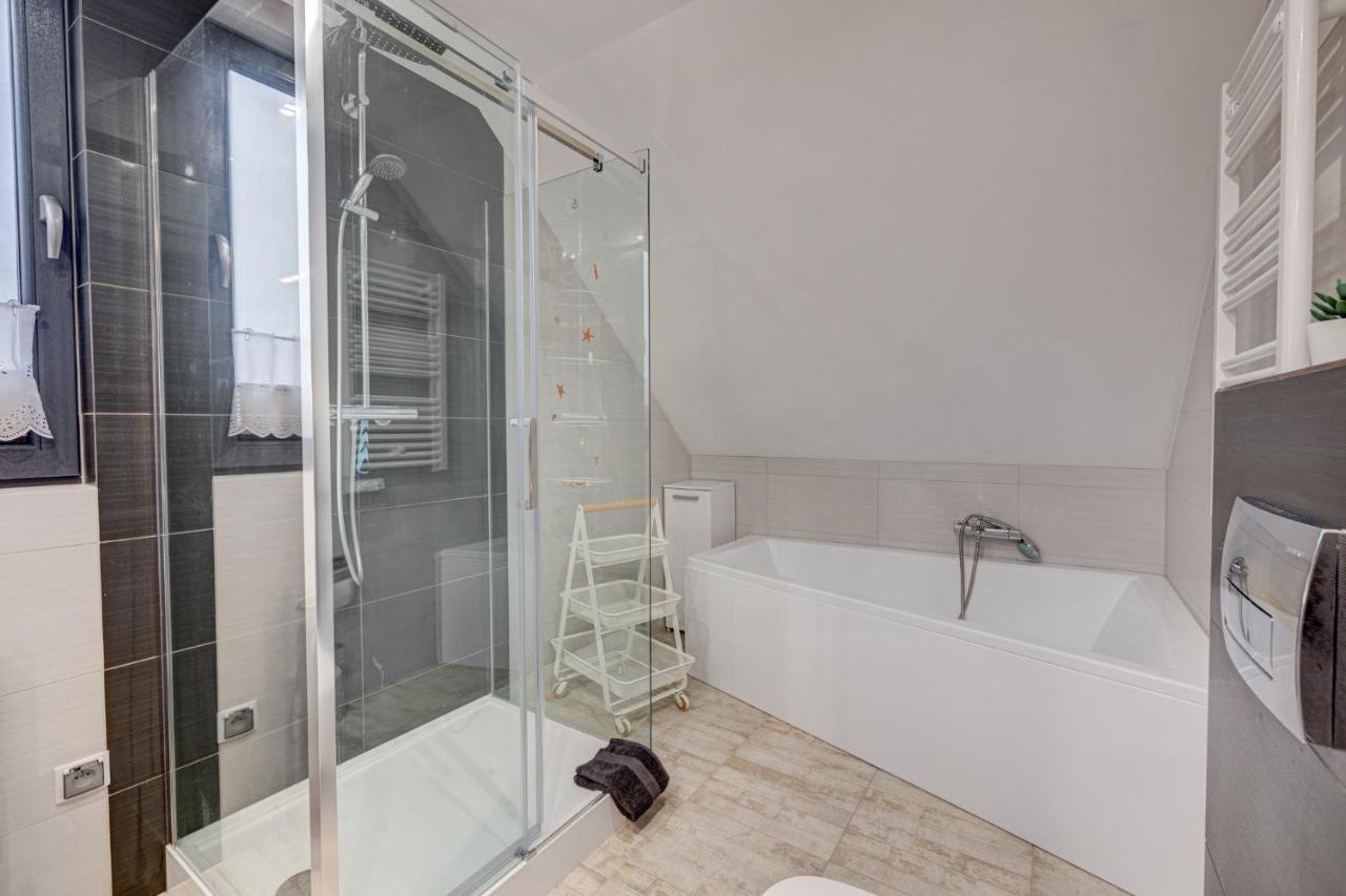 Dom Wakacyjny Baltic Home & Dom Baltic Home Garden Inn Zastan Екстер'єр фото